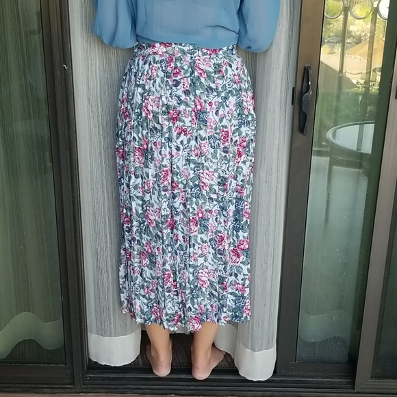 2 PC Set - Blue Shee Blouse & VTG Skirt - Picture 5 of 14